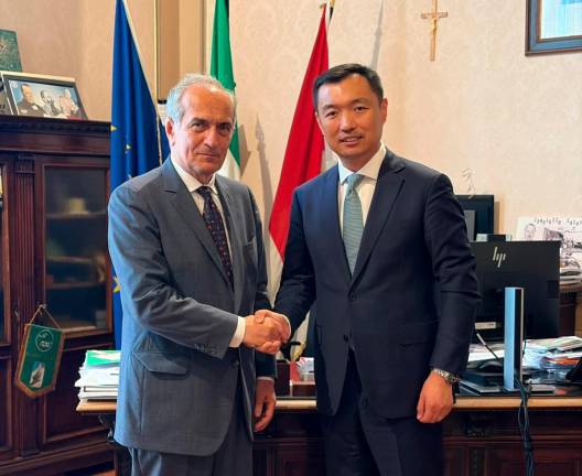 Il sindaco Gian Luza Zattini con Tonny Tan