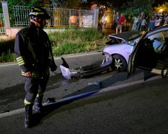 Coriano, incidente: tamponamento nella notte e un’auto si ribalta - Gallery
