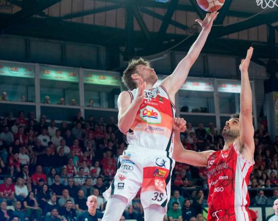 Il pesarese Matteo Tambone contro Ivan Alipiev