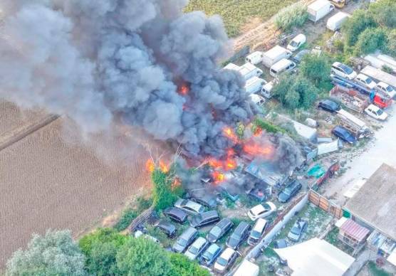 Savignano, incendio in autorimessa