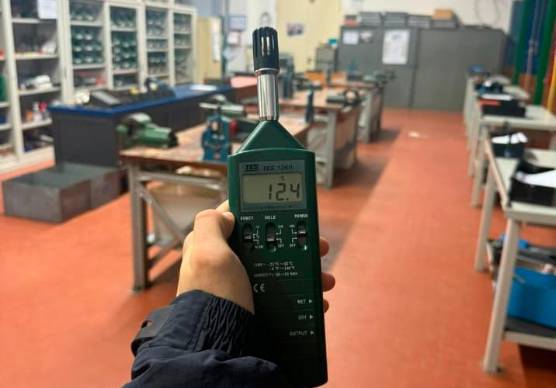 Forlì, aule al gelo alla scuola “Marconi”: protesta degli studenti