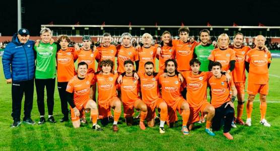 La Nazionale Cantanti prima di una gara dello scorso ottobre a Chioggia (instagram)