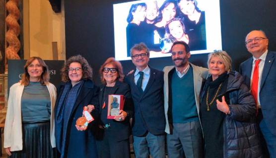 La consegna del premio Artusi a Giannola Nonino