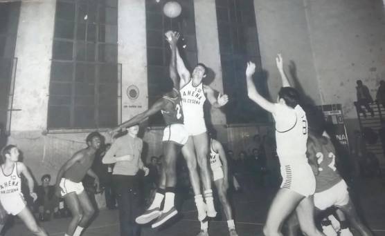 Franco Benaglia il 26 dicembre 1970 in un’amichevole tra l’Ahena Cesena e i Red Devils, squadra di ragazzi americani reduci dalla guerra in Vietnam
