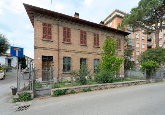 Il grande immobile di via Landoni FOTO FIORENTINI