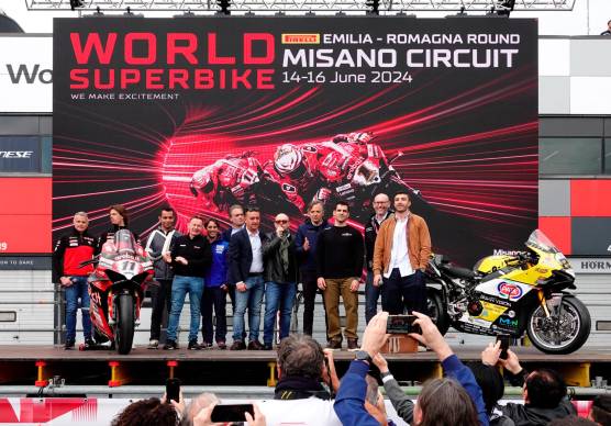 Piloti, team manager e autorità sul palco dell’Eicma al Misano World Circuit per presentare il poster ufficiale