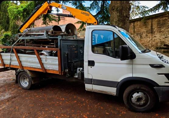 Faenza, guida un camion stracarico senza permessi: rischia fino a 26mila euro di multa