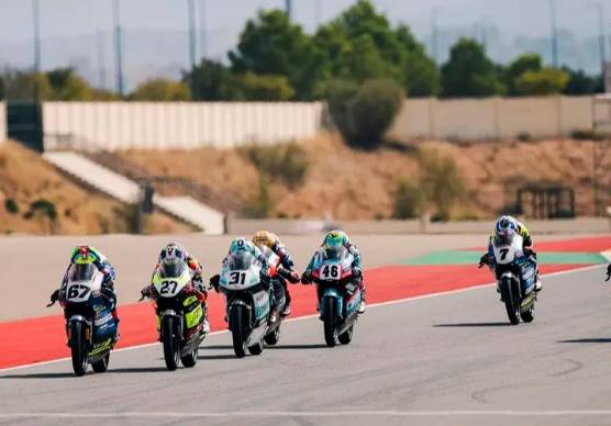 Il vittorioso arrivo in volata di Lorenzo Pritelli sul circuito di Aragon