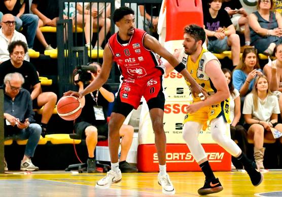 Dole travolta dal ciclone Redivo (85-69)