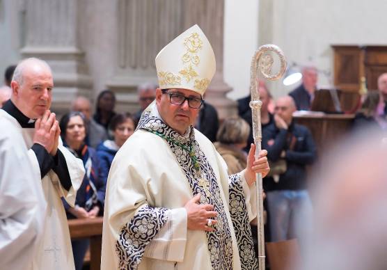 Il vescovo di Rimini difende il Papa contro Trump: “Un punto di riferimento per chi vuole la pace”