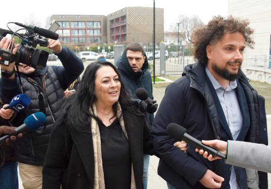 Manuela Bianchi all’ingresso ieri in Procura con il criminalista Davide Barzan (foto Manuel Migliorini)