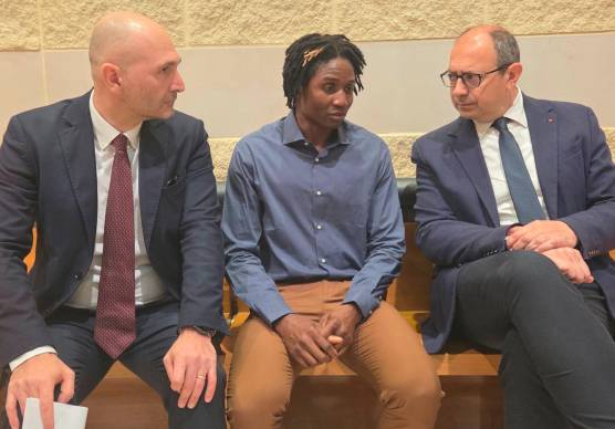 Louis Dassilva tra i suoi legali Guidi e Fabbri (Foto e video Migliorini)