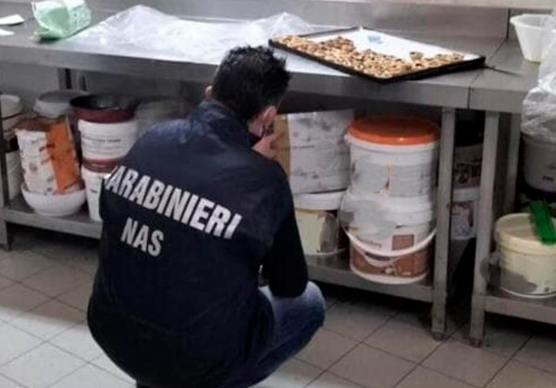 Ravenna, controlli Nas: scarsa igiene e mancata etichettatura della carne, multe per 6mila euro