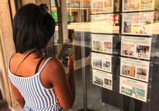 Affitti brevi, approvata la legge regionale