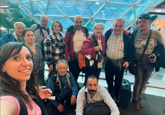 La foto del gruppo riminese postata sul profilo Facebook dell’associazione prima della partenza