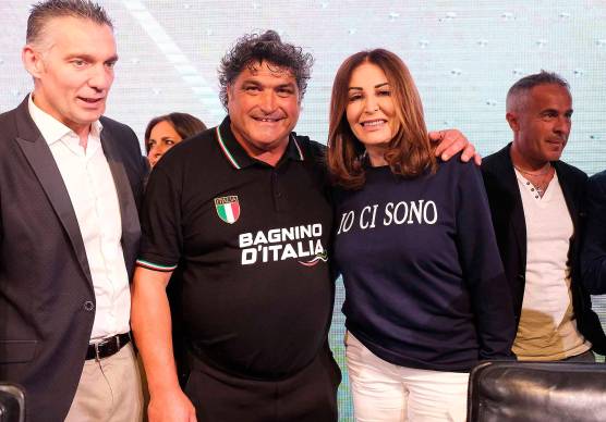 La ministra Daniela Santanché con Gabriele Pagliarani del Bagno 26 di Rimini