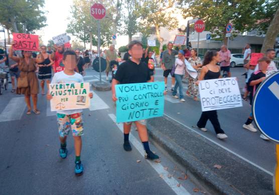 Cervia in strada a un mese dall’omicidio: «Giustizia per Nick»