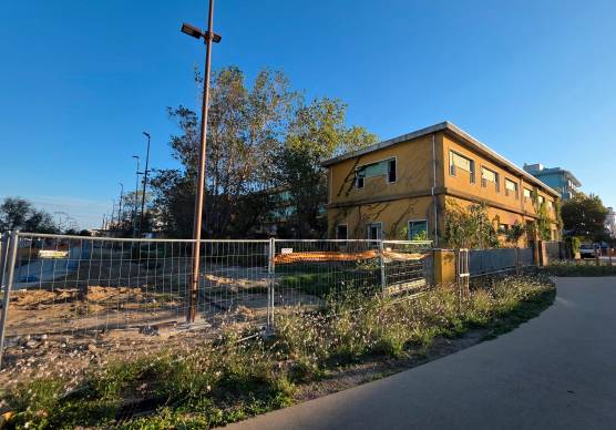 Rimini, il Comune entra in possesso dell’ex Colonia Enel: “Una ferita sul lungomare da trasformare in uno spazio pubblico”
