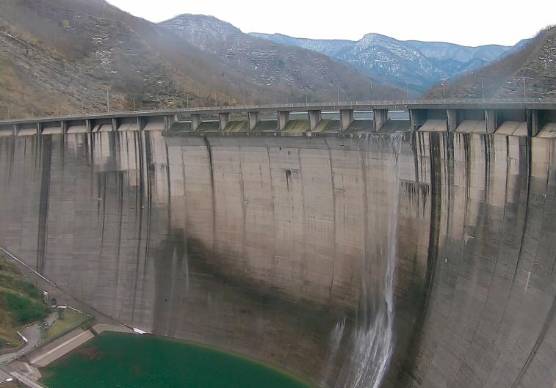 La tracimazione della diga