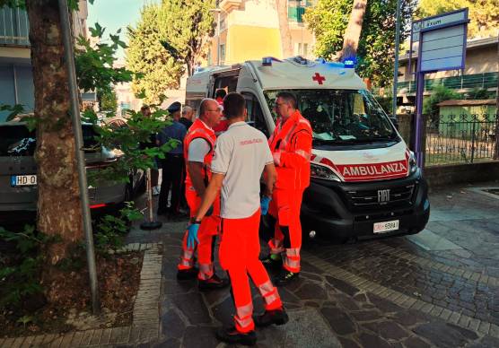 Igea Marina. Incendio in un appartamento: salvati i cani, muore il pappagallo FOTOGALLERY