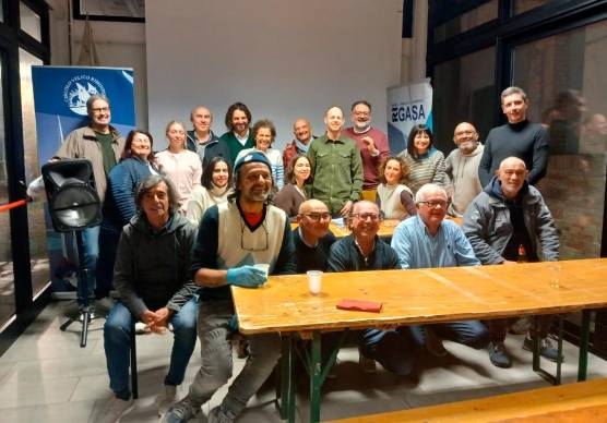 Foto di gruppo al Circolo Velico Riminese al termine di uno dei corsi di vela