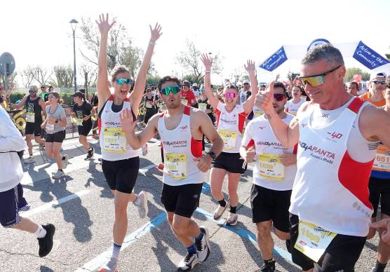 Rimini Marathon, in 10mila di corsa fra mare e centro storico: agonismo e goliardia GALLERY