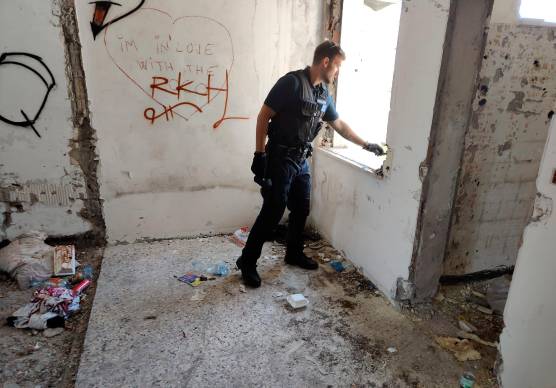 Rimini, entrano e alloggiano in un hotel chiuso: denunciati tre giovani