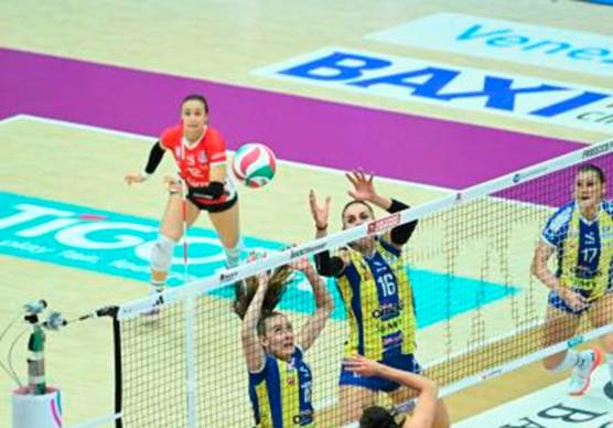 Un muro a due delle marignanesi Sarah Straube e Sara Caruso foto legavolleyfemminile.IT