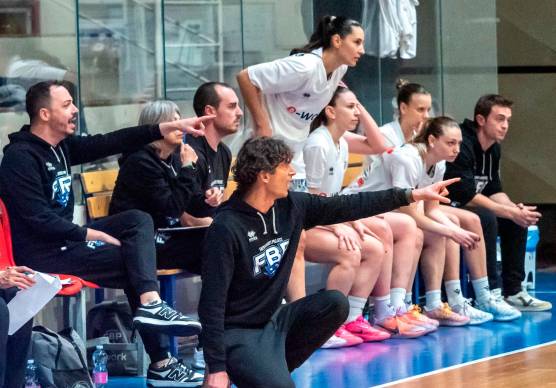 Il coach manfredo Paolo Seletti dà indicazioni foto MMPH