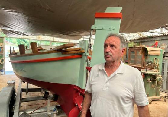 Flavio Casali con “Elsa”, l’ultima lancia restaurata