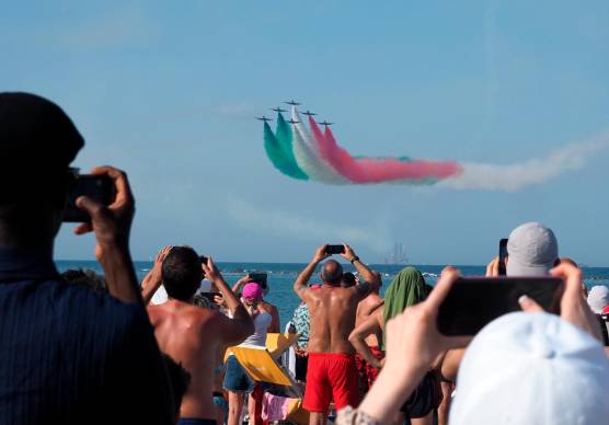 L’esibizione della pattuglia acrobatica FOTO FIORENTINI
