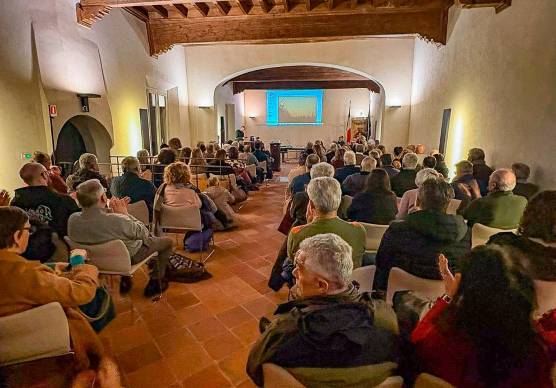 “Il lupo non è pericoloso per l’uomo e i cani tenuti al guinzaglio non corrono rischi”: un affollato incontro a Lugo