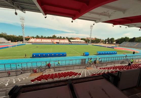 Rimini. L’addio a Protti, l’arrivo del feretro allo stadio Romeo Neri. VIDEO