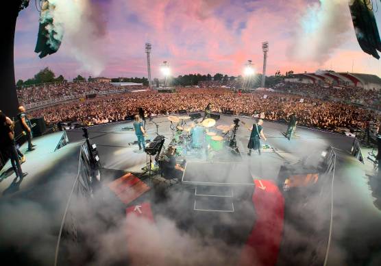 Vasco Rossi al suo “popolo” a Rimini: «Siete il fan club più bello al mondo!». Le immagini del Soundcheck