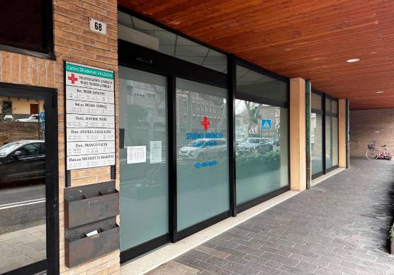 Gli ambulatori in via Gaspere Finali dove prestava servizio il medico neopensionato