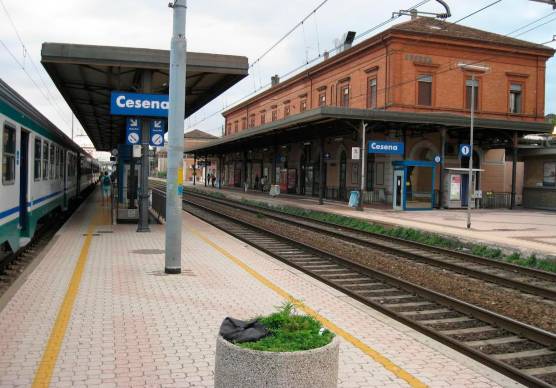 Treni, persona investita tra Villa Selva e Cesena: tornata regolare la circolazione nel tratto Bologna-Rimini