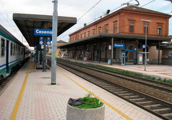 “Un presidio fisso di Polizia Ferroviaria alla stazione di Cesena”: la richiesta in Prefettura