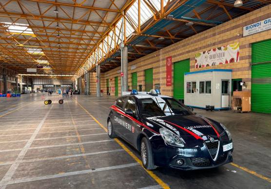 L’intervento dei carabinieri al mercato ortofrutticolo, nello scorso mese di agosto