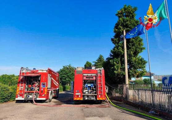 Forlì, incendio in un’attività industriale in via Cadore