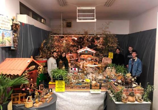 Giacomo Gabrielli con due amici ha ridato corpo al presepe meccanico di Viserba