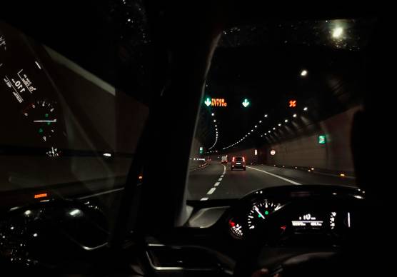 Cattolica, in autostrada si getta dall’auto in corsa: per una donna dieci giorni di prognosi