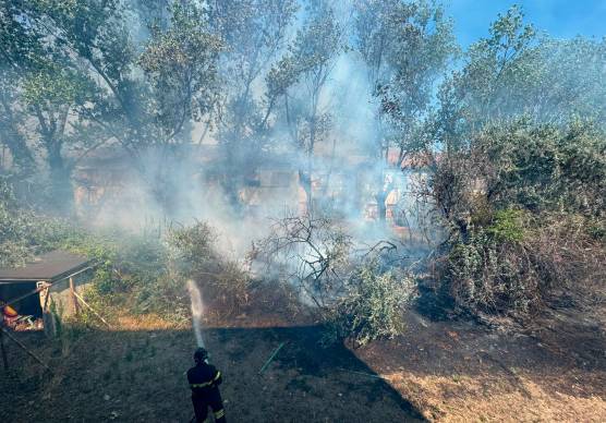 L’incendio vicino alla colonia
