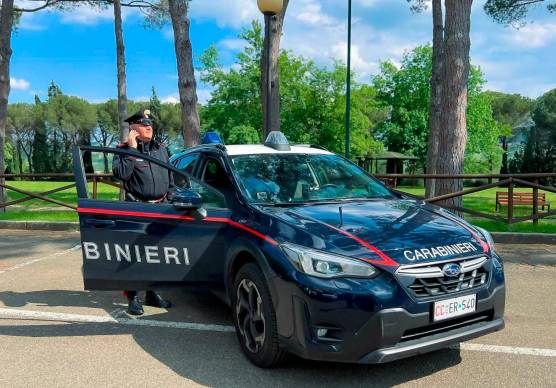 Imola, vende droga sotto casa e davanti al centro sociale: 23enne arrestato