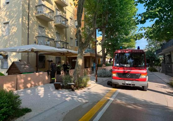 Corto circuito nella sauna: fuoco in hotel a San Mauro Mare FOTOGALLERY