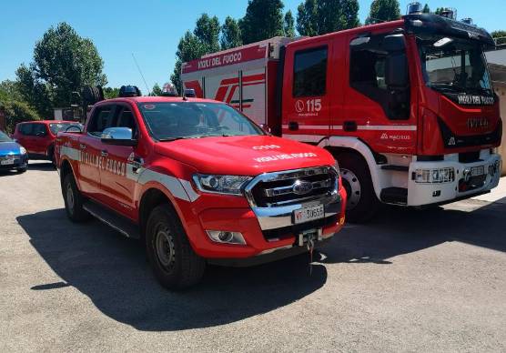 Sul posto sono intervenuti i vigili del fuoco