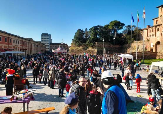 Lugo, grande festa in centro con i rioni e la Contesa Estense