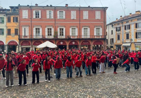 Cesena, “Ora esplode la Voce”: flash mob in piazza contro la violenza sulle donne - VIDEO e GALLERY