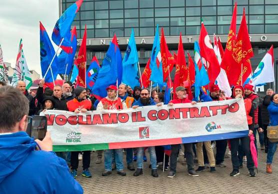 Una delle manifestazioni per il rinnovo del contratto dei metalmeccanici