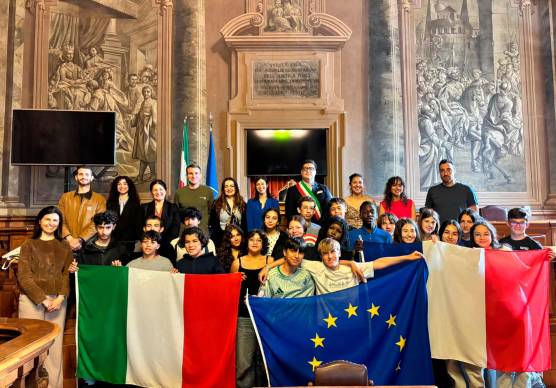 La delegazione di Bourges accolta in Comune dall’assessore Kevin Bravi