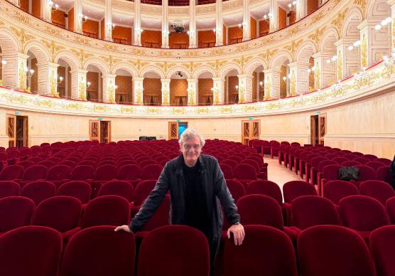 Mario Martone in vista al teatro Galli